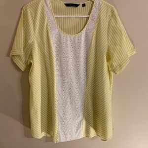 Women’s gently used short sleeve top size large.